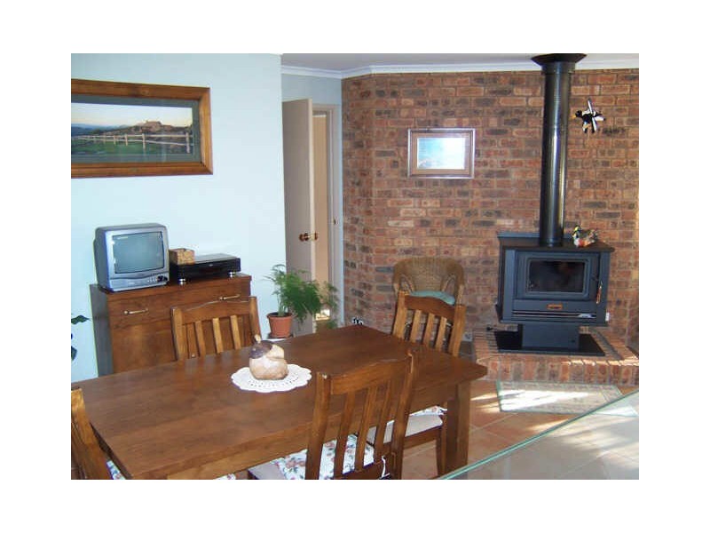 12 Groves Street, Trentham VIC 3458