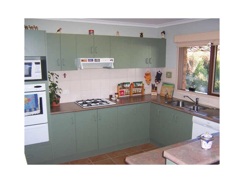12 Groves Street, Trentham VIC 3458