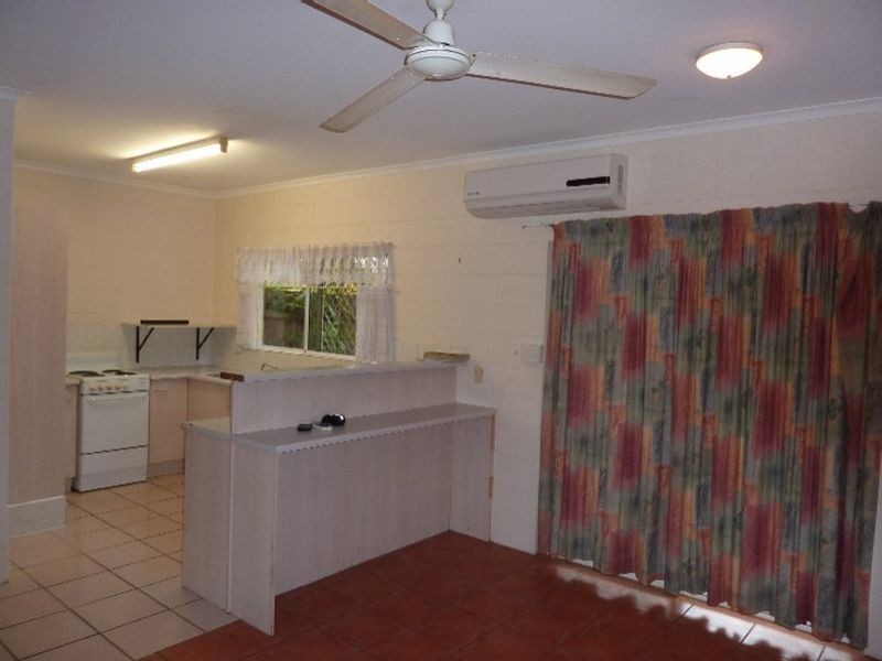 2/76 Baronia Crescent, Holloways Beach QLD 4878