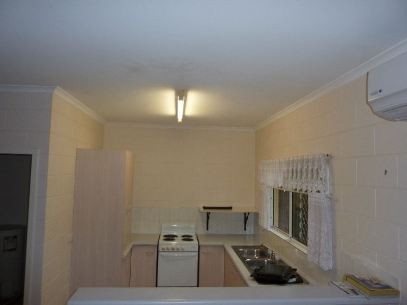 2/76 Baronia Crescent, Holloways Beach QLD 4878