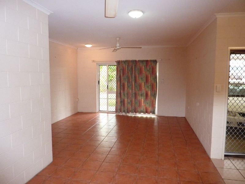 2/76 Baronia Crescent, Holloways Beach QLD 4878