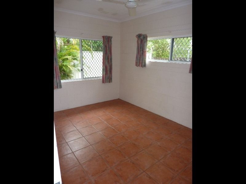 2/76 Baronia Crescent, Holloways Beach QLD 4878