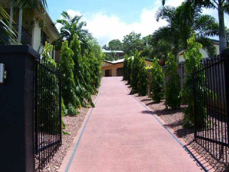 25 Barcoo Close, Bentley Park QLD 4869