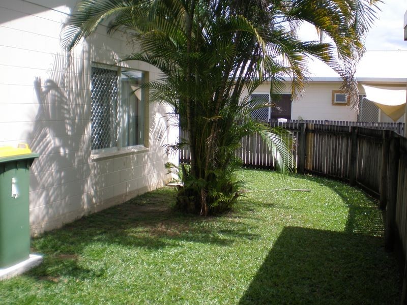 2/20 Robert Road, Bentley Park QLD 4869