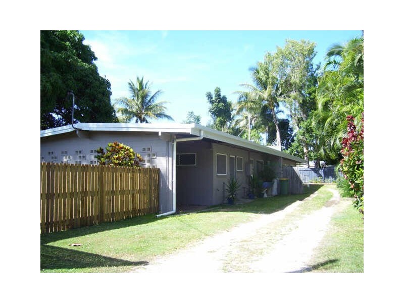 23 Tamarind Street, Holloways Beach QLD 4878