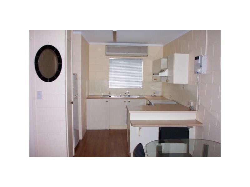 1/235 McLeod Street, Cairns North QLD 4870