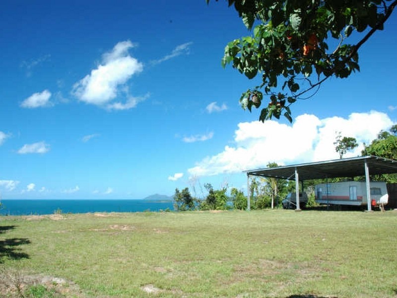 1 Holt Road, Bingil Bay QLD 4852