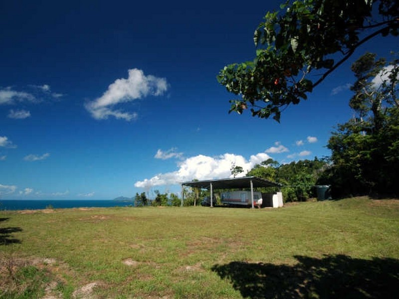 1 Holt Road, Bingil Bay QLD 4852