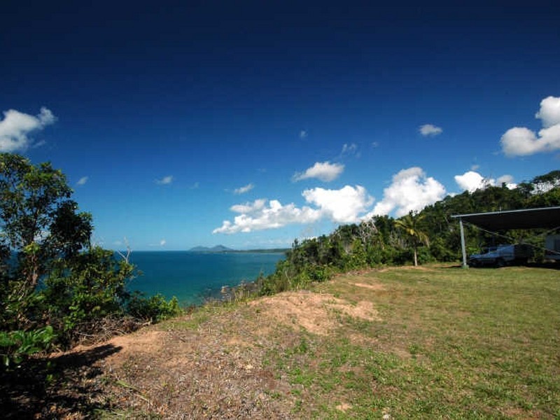 1 Holt Road, Bingil Bay QLD 4852