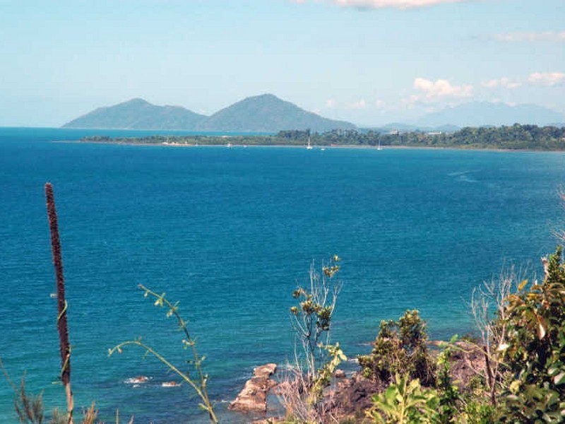 1 Holt Road, Bingil Bay QLD 4852