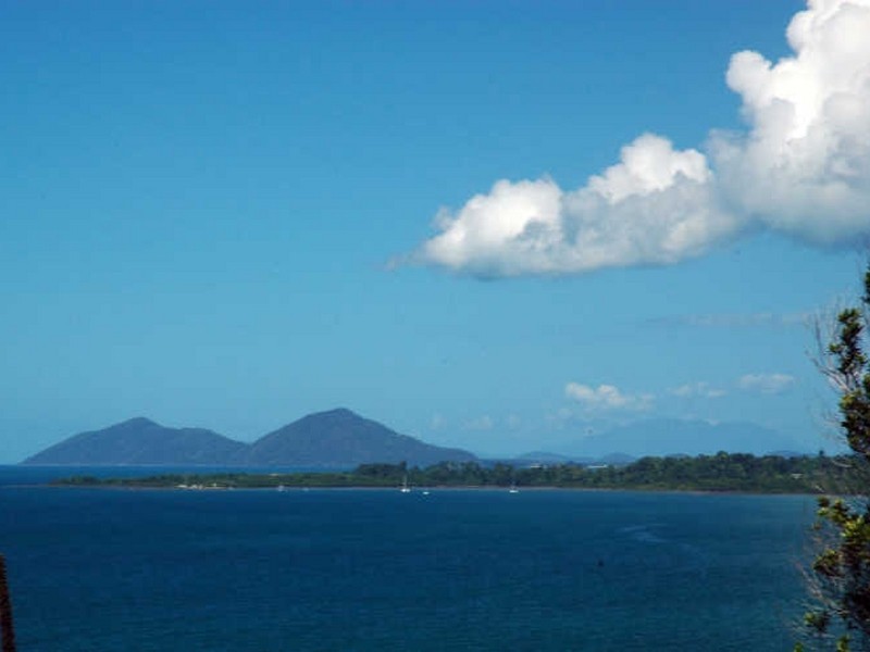 1 Holt Road, Bingil Bay QLD 4852