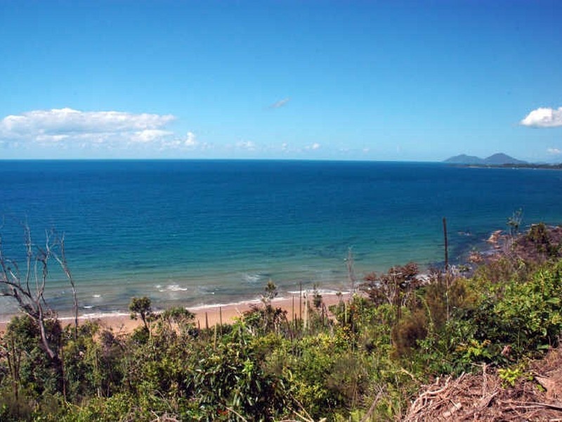 1 Holt Road, Bingil Bay QLD 4852