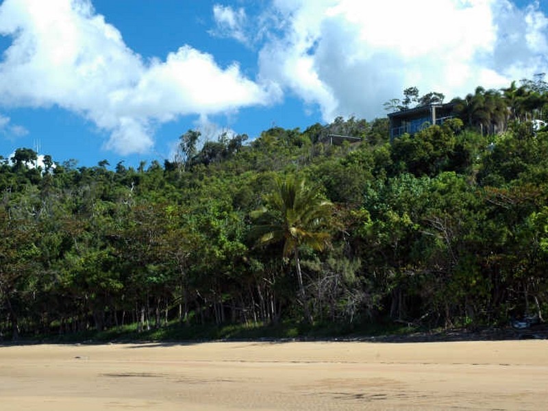 1 Holt Road, Bingil Bay QLD 4852