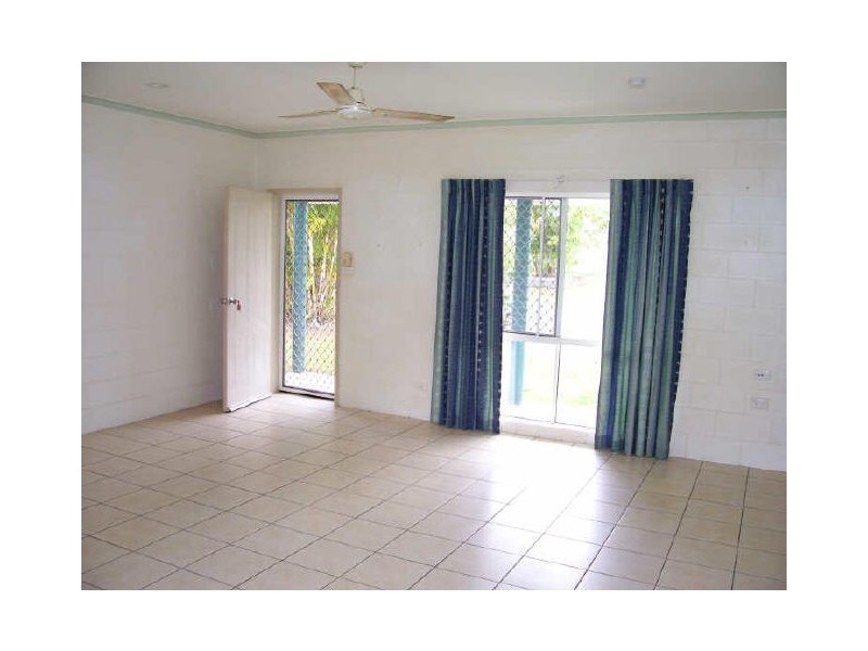 16 Kangaroo Street, Bentley Park QLD 4869