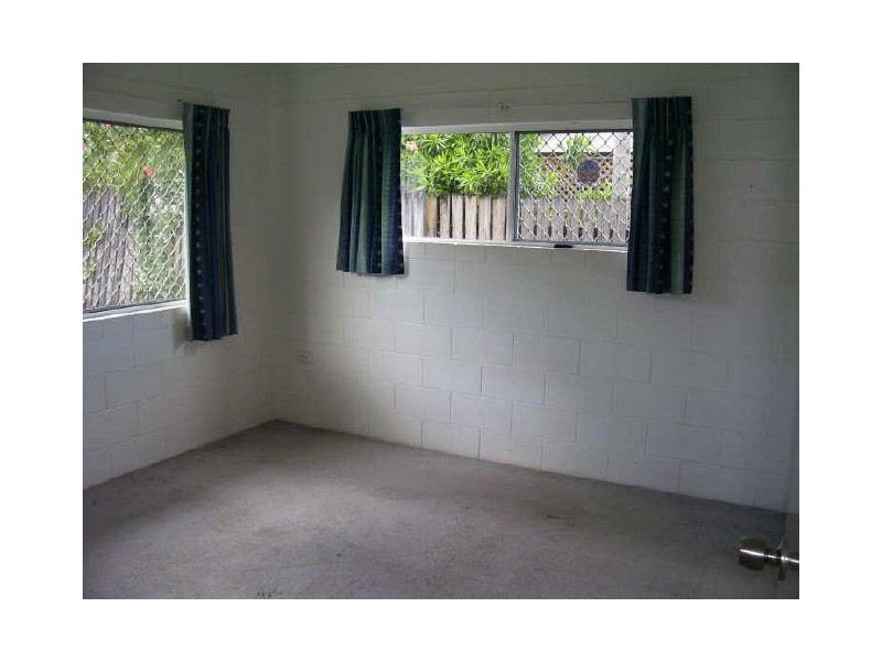 16 Kangaroo Street, Bentley Park QLD 4869