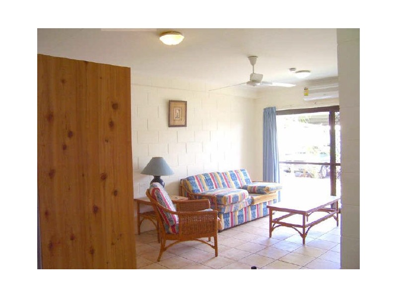 2/439 Severin Street, Manunda QLD 4870