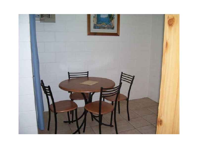 2/439 Severin Street, Manunda QLD 4870