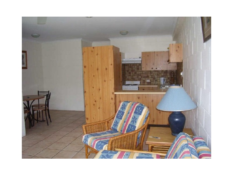 2/439 Severin Street, Manunda QLD 4870