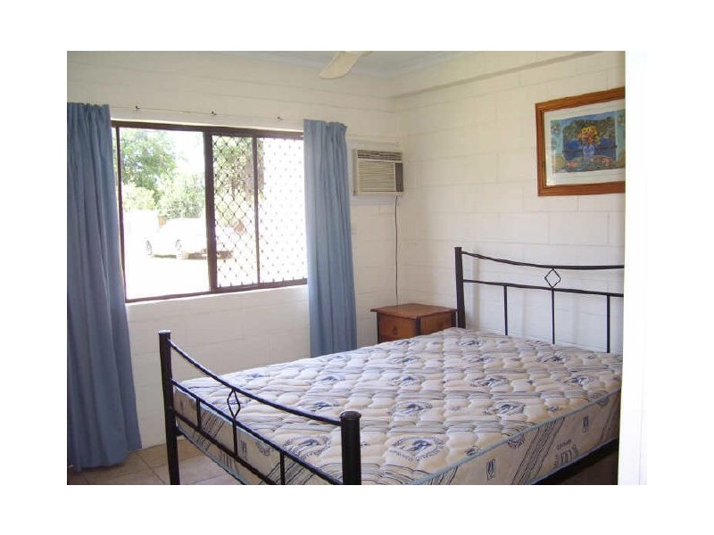 2/439 Severin Street, Manunda QLD 4870