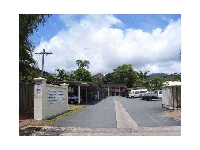 2/439 Severin Street, Manunda QLD 4870