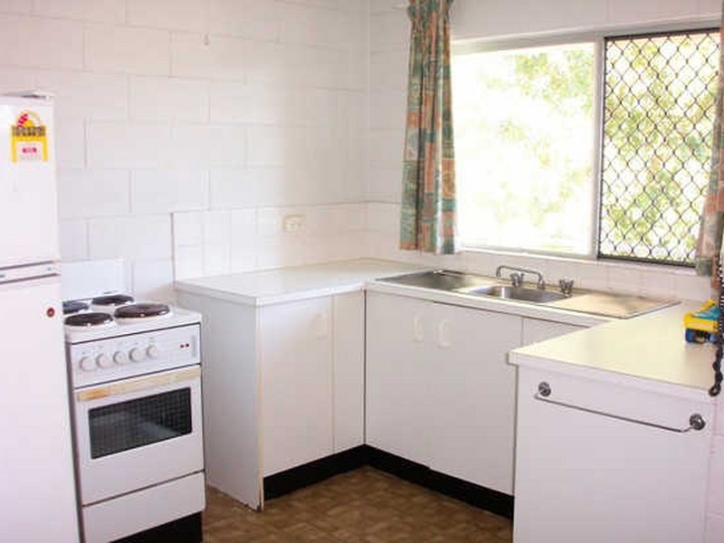 1/239 Lyons Street, Westcourt QLD 4870