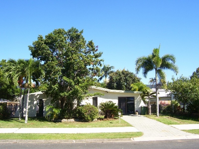 33 Sirius Street, Bentley Park QLD 4869