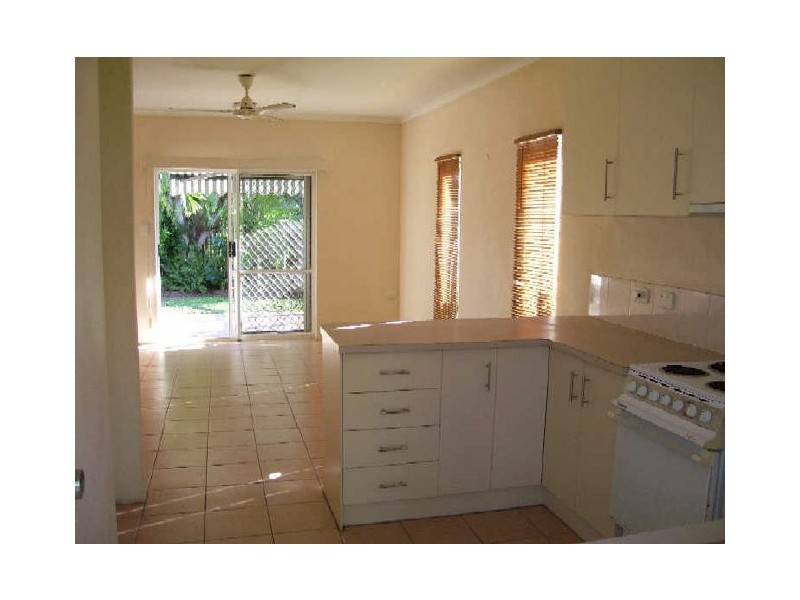 1/401 McCoombe Street, Mooroobool QLD 4870