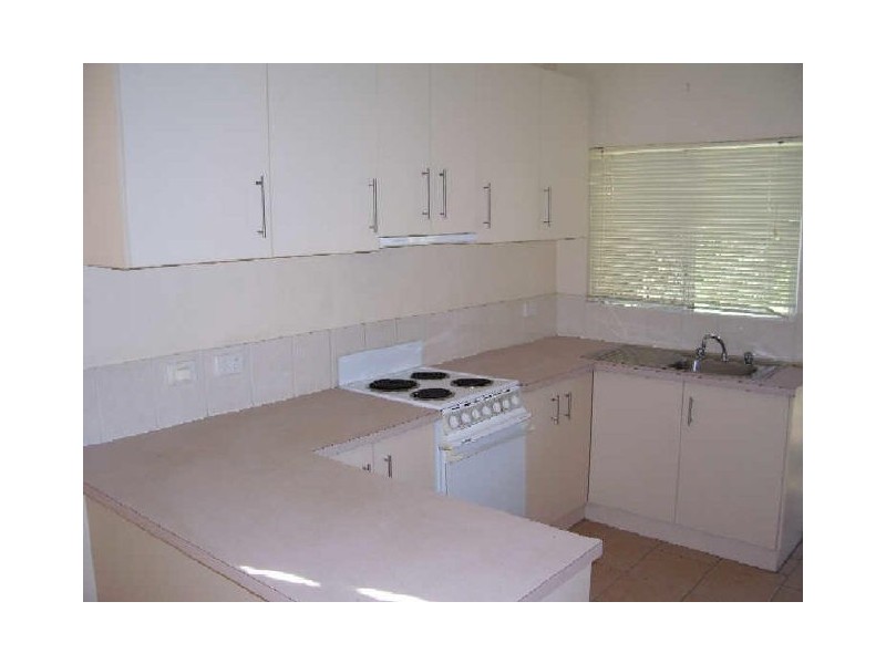 1/401 McCoombe Street, Mooroobool QLD 4870