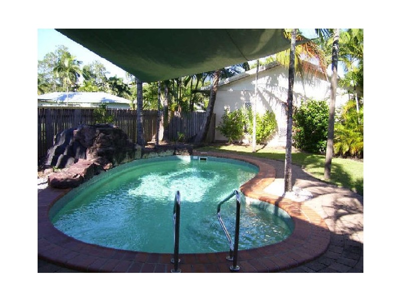 1/401 McCoombe Street, Mooroobool QLD 4870