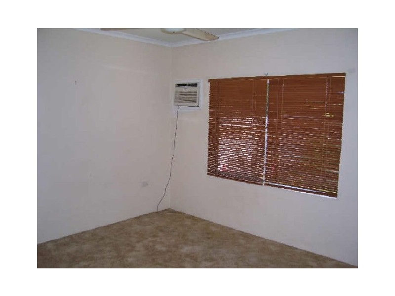 1/401 McCoombe Street, Mooroobool QLD 4870