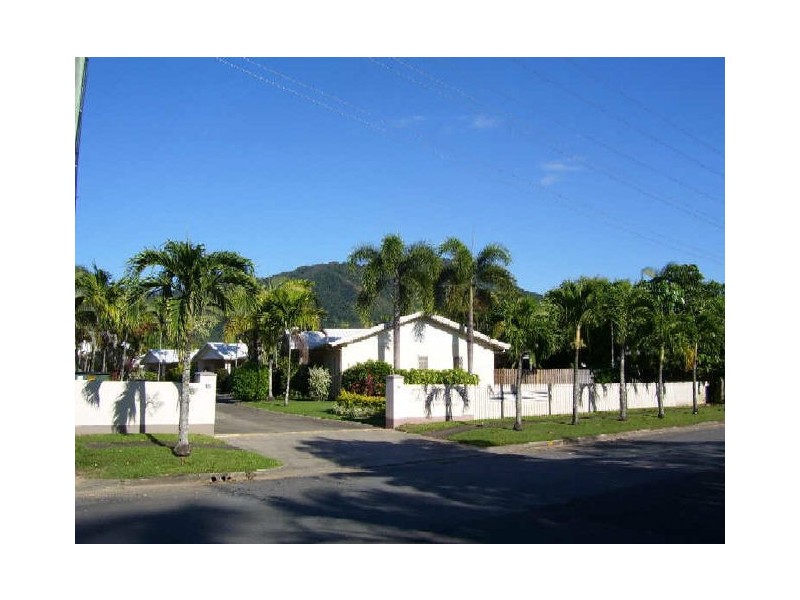 1/401 McCoombe Street, Mooroobool QLD 4870