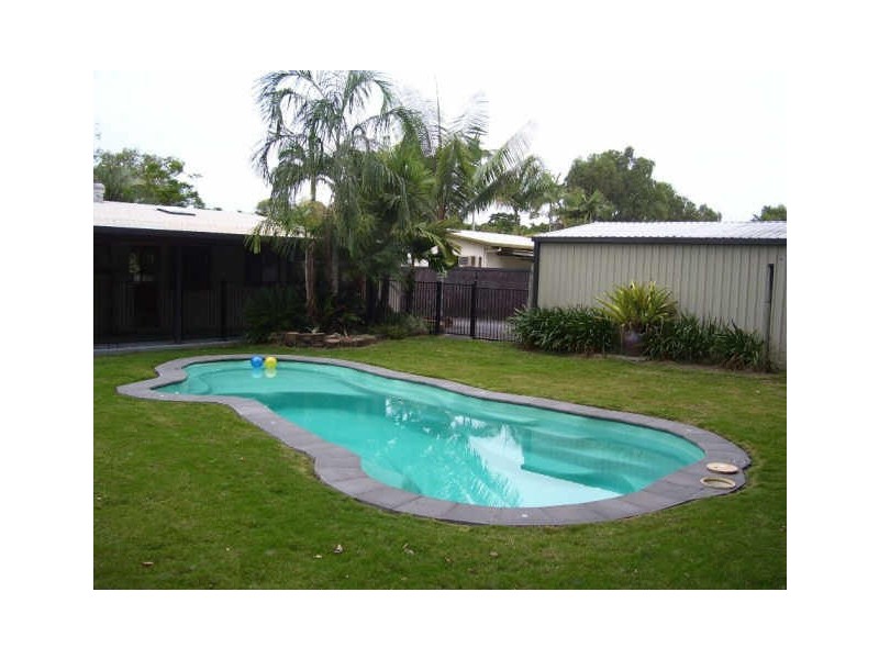 27 Mestrez Street, Mooroobool QLD 4870