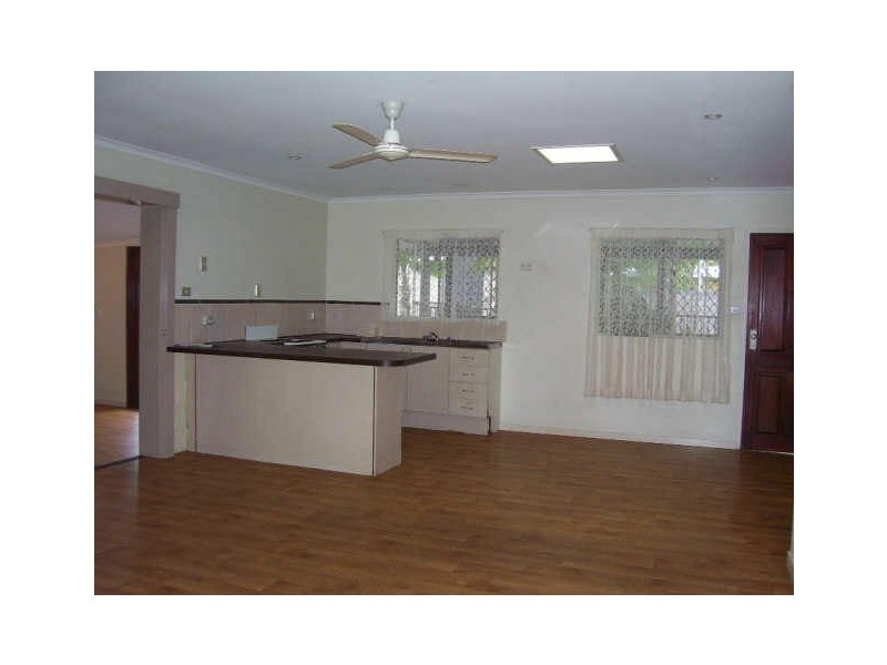 27 Mestrez Street, Mooroobool QLD 4870