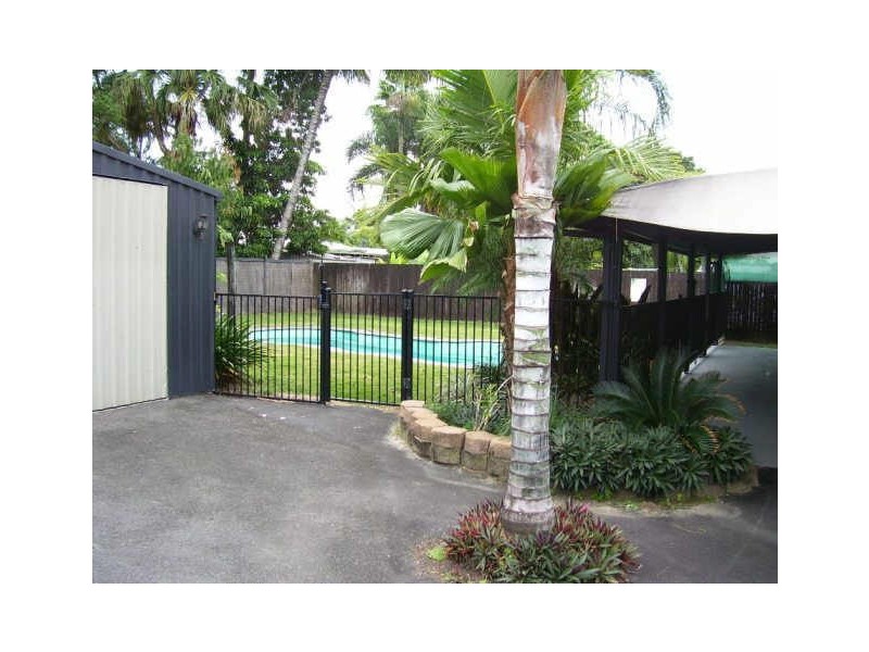 27 Mestrez Street, Mooroobool QLD 4870