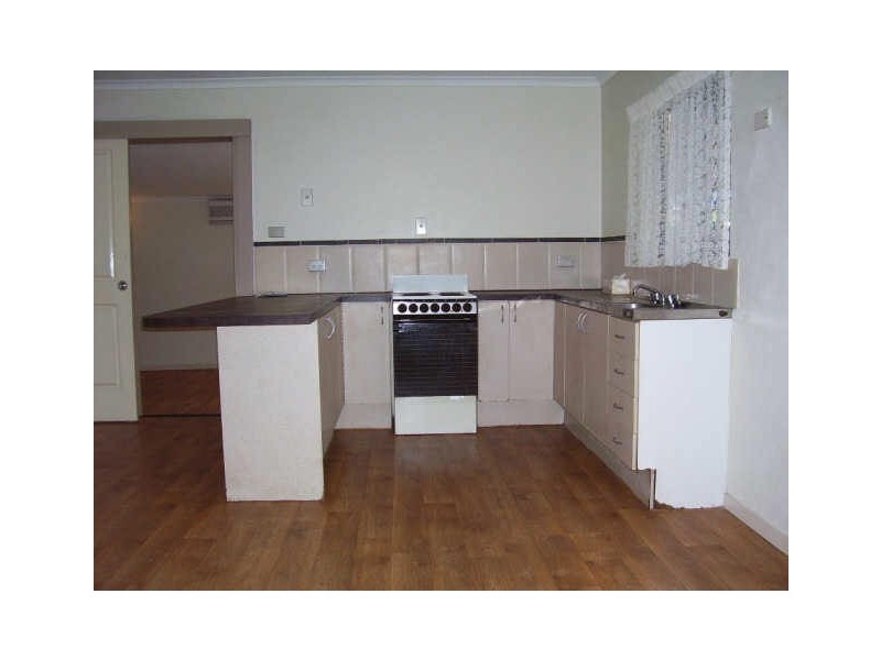 27 Mestrez Street, Mooroobool QLD 4870