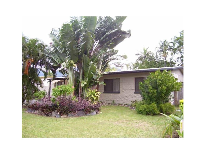 27 Mestrez Street, Mooroobool QLD 4870