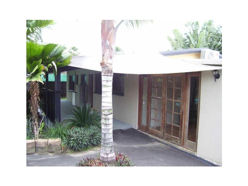 27 Mestrez Street, Mooroobool QLD 4870