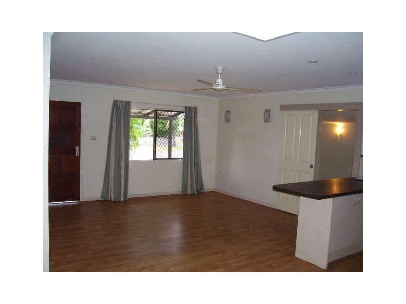 27 Mestrez Street, Mooroobool QLD 4870