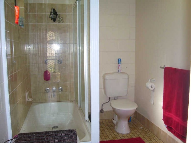 1/4 Hector Close, Westcourt QLD 4870
