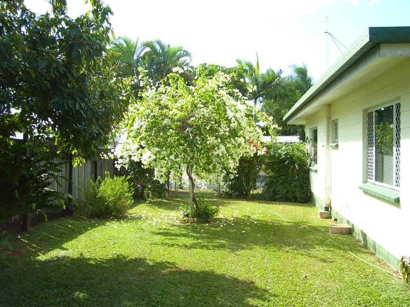 5 Rita Close, Woree QLD 4868