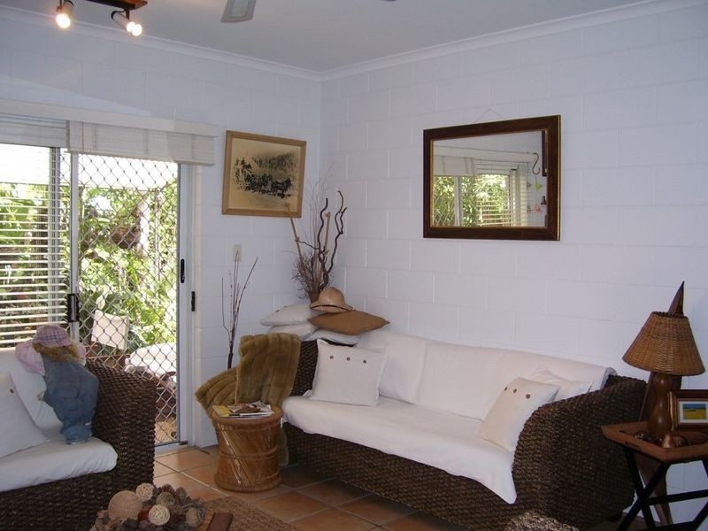 11/74 Swallow Street, Mooroobool QLD 4870