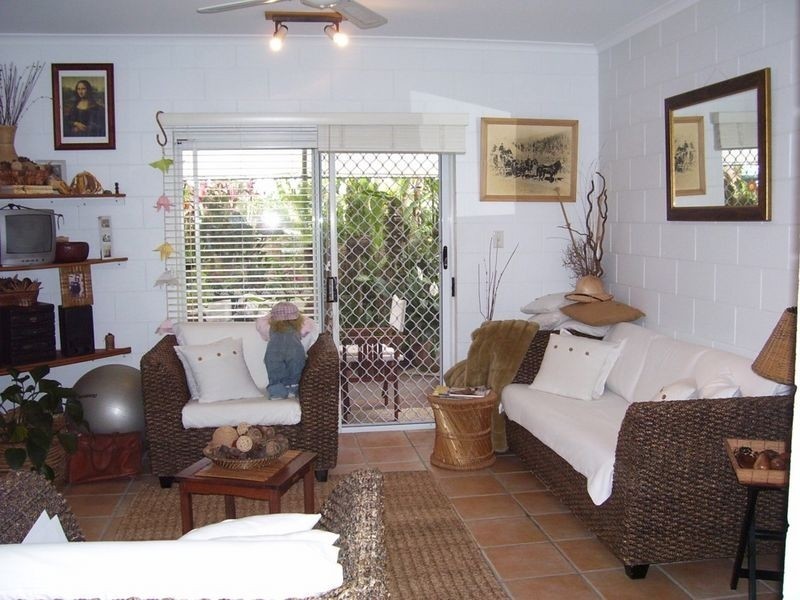 11/74 Swallow Street, Mooroobool QLD 4870