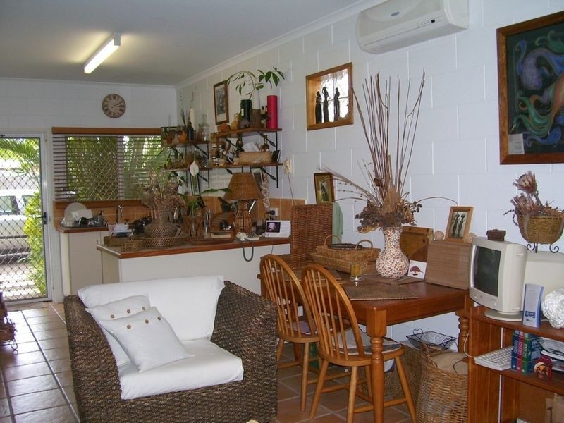 11/74 Swallow Street, Mooroobool QLD 4870