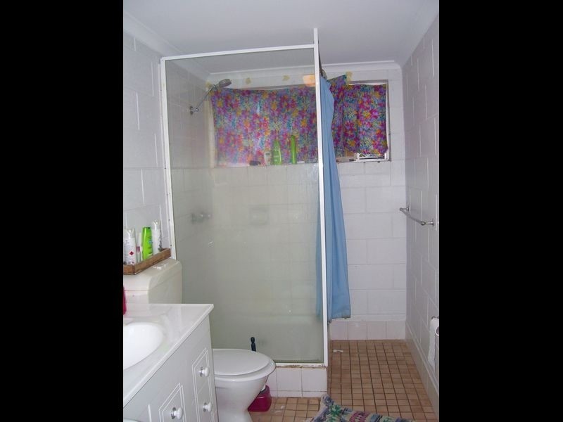 1/239 Lyons Street, Westcourt QLD 4870