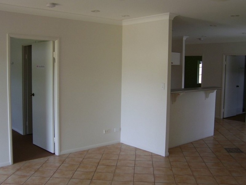 2 Goodfellow Court, Mooroobool QLD 4870