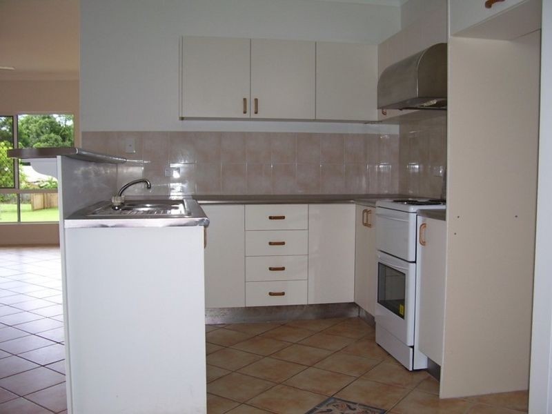 2 Goodfellow Court, Mooroobool QLD 4870