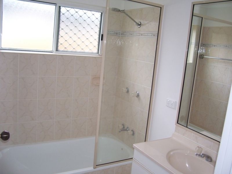 2 Goodfellow Court, Mooroobool QLD 4870
