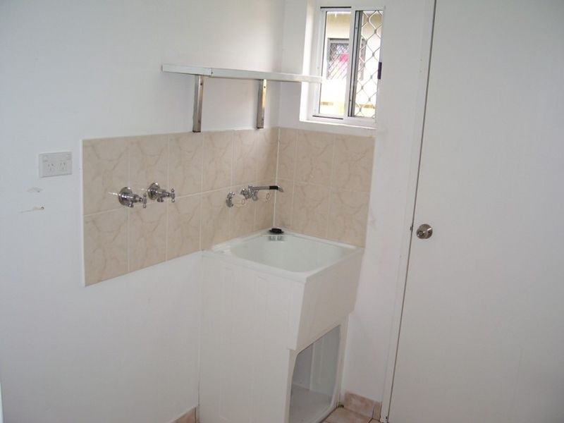 2 Goodfellow Court, Mooroobool QLD 4870