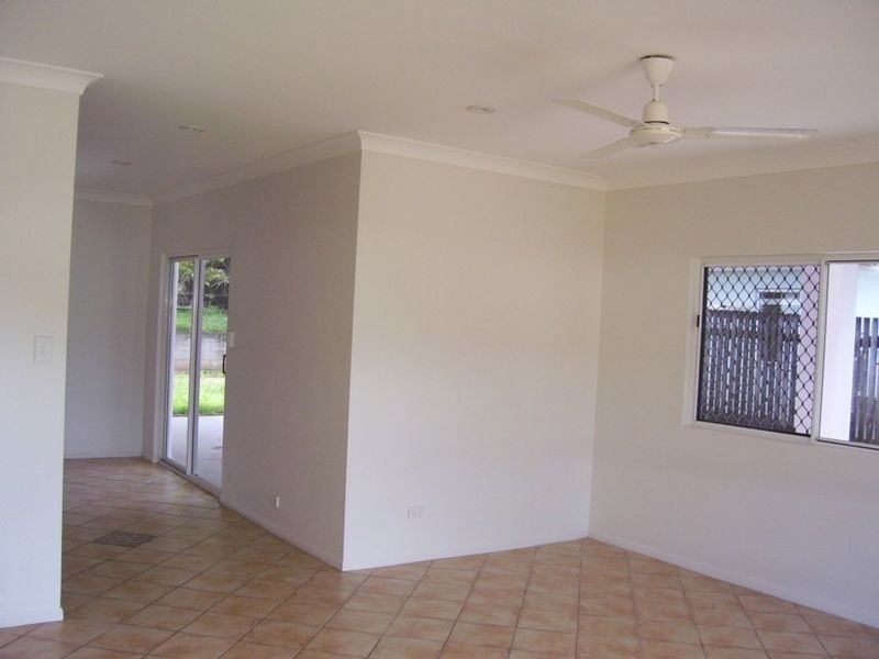 2 Goodfellow Court, Mooroobool QLD 4870