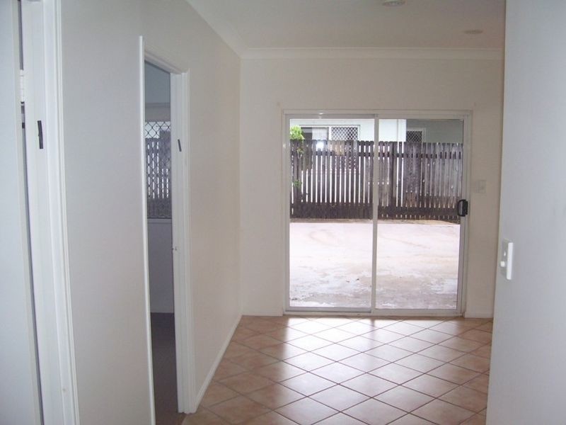 2 Goodfellow Court, Mooroobool QLD 4870